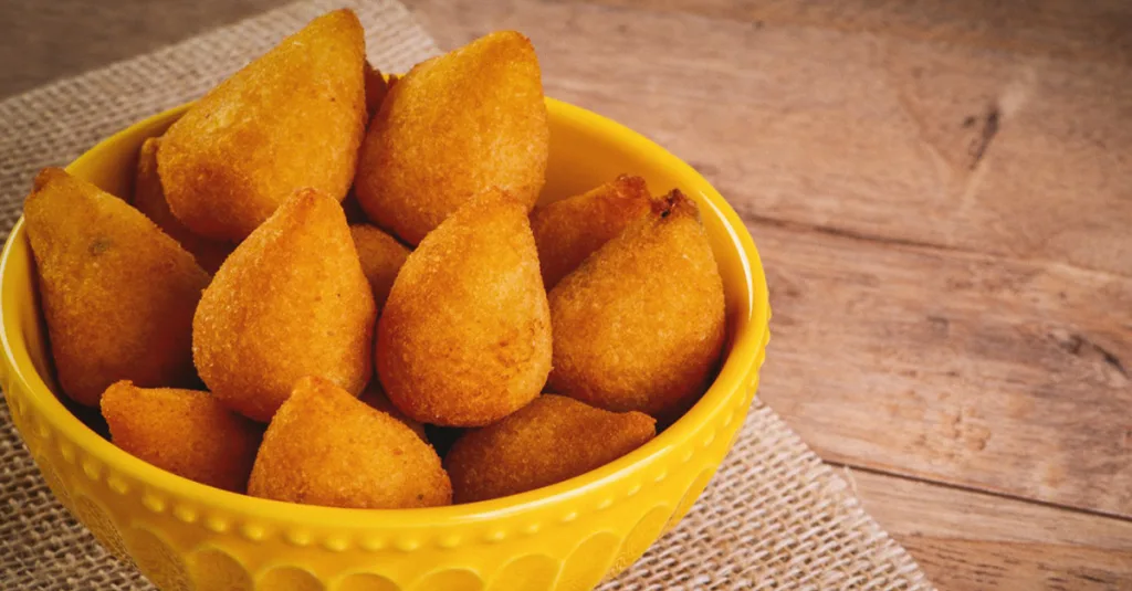 Coxinha de Mandioca com Carne Moída: Uma Variação Irresistível*