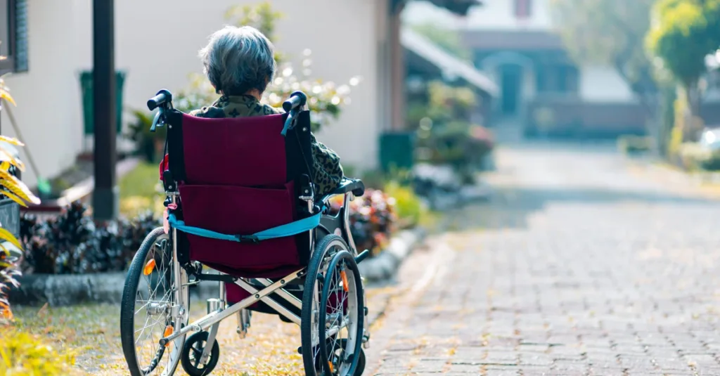 Idosa de 74 Anos Liga para a Polícia Após Ser Abandonada pela Família em Minas Gerais